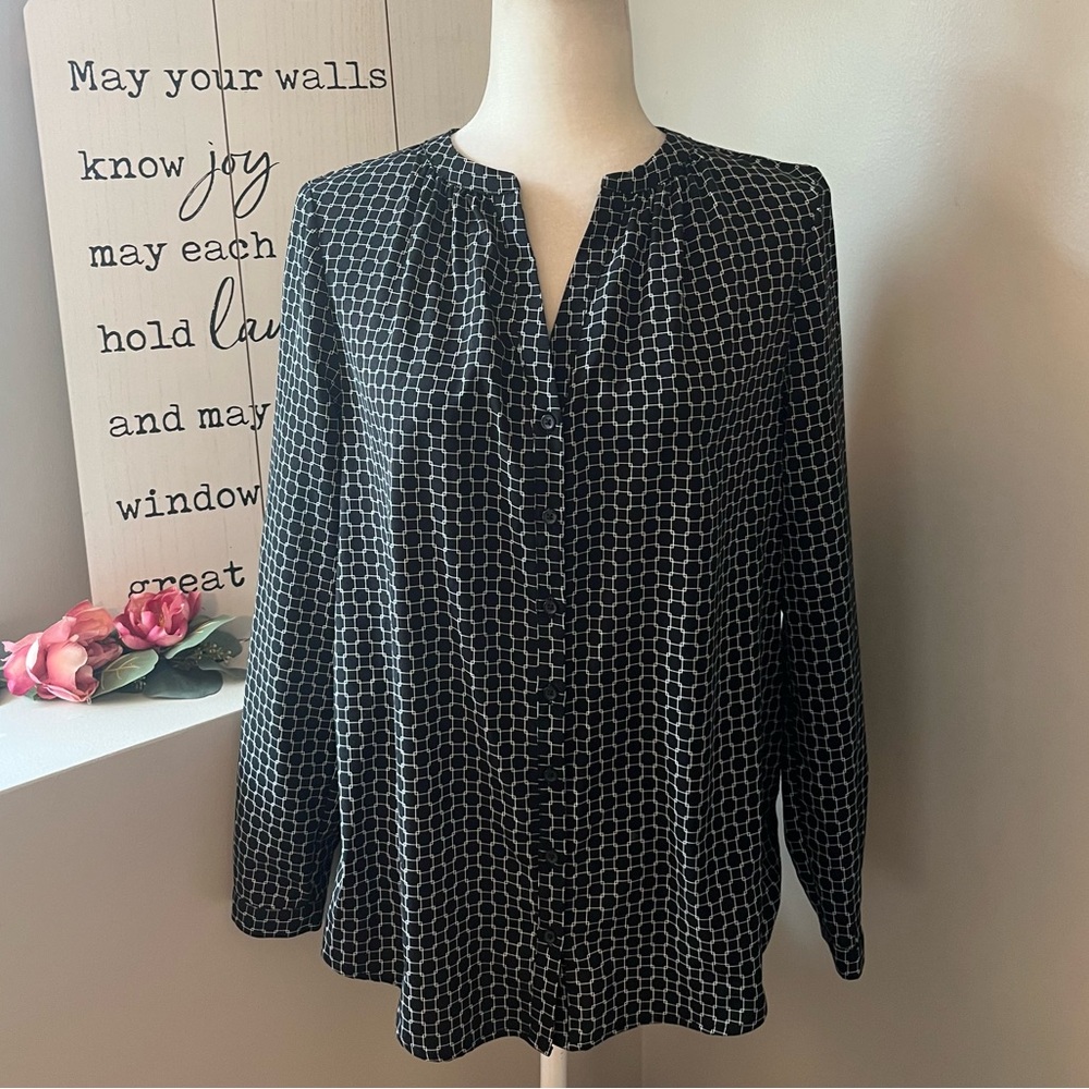 Jaclyn Smith Black and White Button Down Shirt